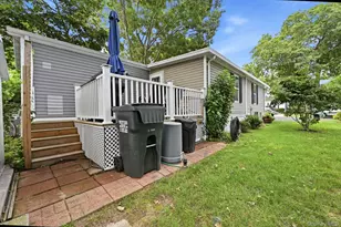 37 Hubbard Ave, Riverhead, NY 11901 - Photo 30