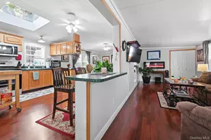 37 Hubbard Ave, Riverhead, NY 11901 - Photo 8