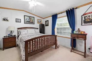 37 Hubbard Ave, Riverhead, NY 11901 - Photo 18