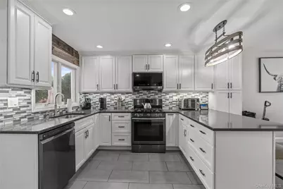 2 Meadow Lane, New Rochelle, NY 10805 - Photo 8