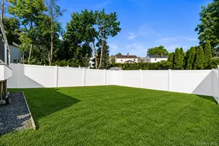 2 Meadow Ln, New Rochelle, NY 10805 - Photo 24