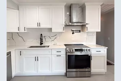 15 W Walnut Street, Farmingdale, NY 11735 - Photo 6