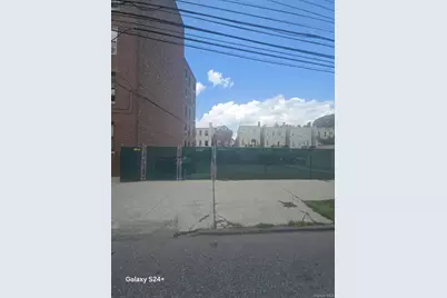 127 E 233rd Street, Bronx, NY 10470 - Photo 1