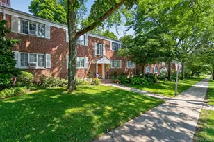 35 Nathan Hale Dr, Huntington, NY 11743 - Photo 2