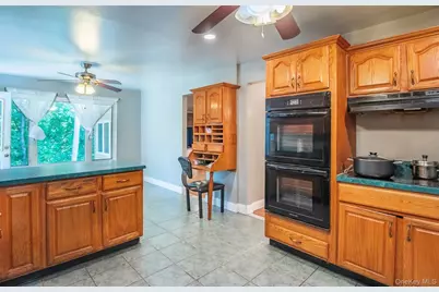 28 Brookdale Road, Glen Cove, NY 11542 - Photo 8