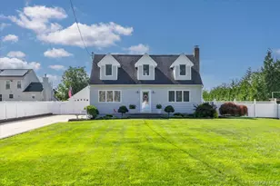 34 Farmers Ave, Lindenhurst, NY 11757 - Photo 2
