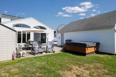 34 Farmers Avenue, Lindenhurst, NY 11757 - Photo 34