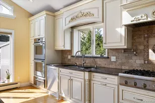 34 Farmers Ave, Lindenhurst, NY 11757 - Photo 8
