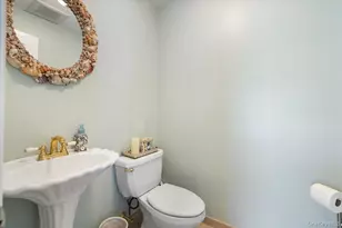 34 Farmers Ave, Lindenhurst, NY 11757 - Photo 12