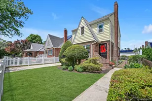 236-11 Seward Ave, Bellerose, NY 11427 - Photo 2