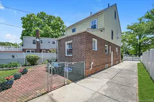 236-11 Seward Ave, Bellerose, NY 11427 - Photo 20