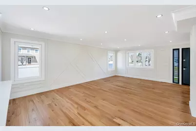 28 S Elm Street, Hicksville, NY 11801 - Photo 12