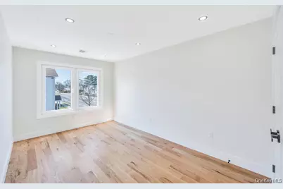 28 S Elm Street, Hicksville, NY 11801 - Photo 18