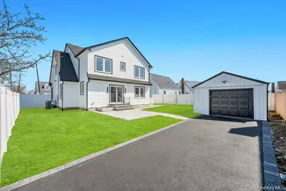 28 S Elm Street, Hicksville, NY 11801 - Photo 2