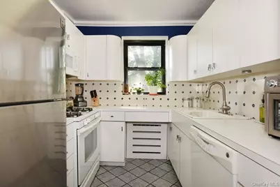 143-50 Hoover Avenue #104, Briarwood, NY 11435 - Photo 6