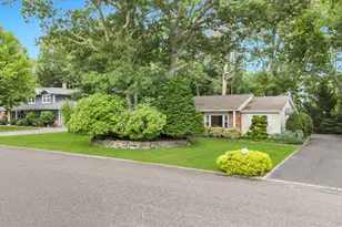 9 Alpine Pl, Lake Grove, NY 11755 - Photo 4