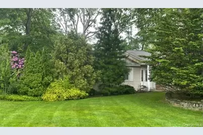 9 Alpine Place, Lake Grove, NY 11755 - Photo 4