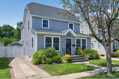 136 Broad Street, Williston Park, NY 11596 - Photo 2