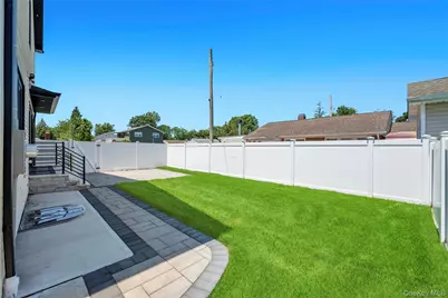 2497 Balsam Avenue, East Meadow, NY 11554 - Photo 40