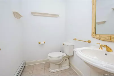 22 Meadow Court, Oakdale, NY 11769 - Photo 16
