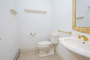 22 Meadow Ct, Oakdale, NY 11769 - Photo 16