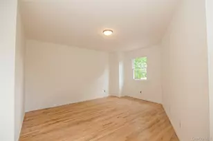 1340 Siegfried Pl, Bronx, NY 10465 - Photo 6