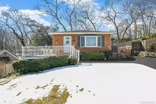 6 Hillside Rd, Sound Beach, NY 11789 - Photo 4