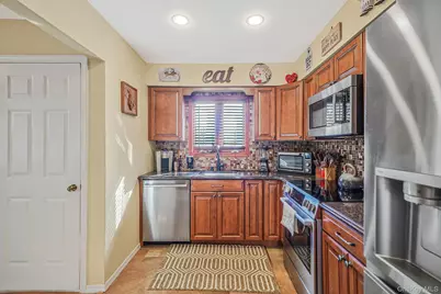 6 Hillside Road, Sound Beach, NY 11789 - Photo 12
