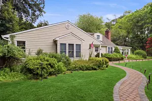 19 Eckernkamp Dr, Smithtown, NY 11787 - Photo 2