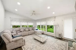 19 Eckernkamp Dr, Smithtown, NY 11787 - Photo 10