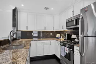 1 Koch Pl, Carle Place, NY 11514 - Photo 10