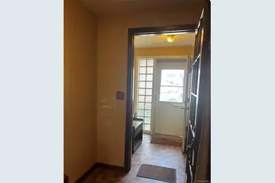 83-32 60th Avenue, Middle Village, NY 11379 - Photo 2