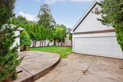 81 Chatham Place, West Hempstead, NY 11552 - Photo 20
