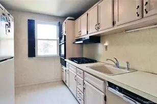 35 Avon Cir, Rye Brook, NY 10573 - Photo 14