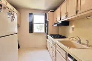35 Avon Cir, Rye Brook, NY 10573 - Photo 12