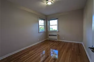251-16 Gaskell Rd, Little Neck, NY 11362 - Photo 16