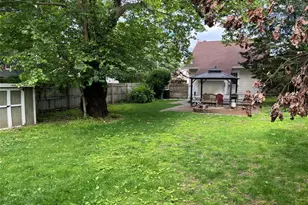 25 Willow Ave, Huntington, NY 11743 - Photo 14