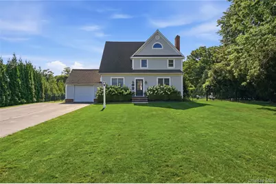 22 S Gillette Avenue, Bayport, NY 11705 - Photo 2