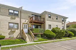 64 W Sneden Pl, Spring Valley, NY 10977 - Photo 2