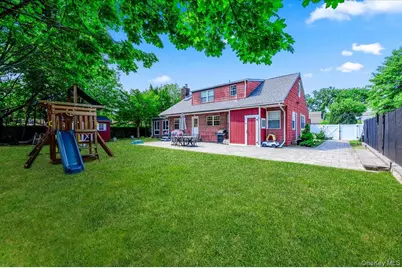 22 Manitton Court, Islip, NY 11751 - Photo 24