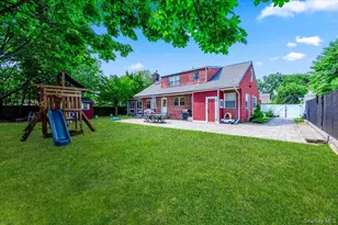 22 Manitton Ct, Islip, NY 11751 - Photo 24
