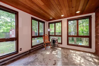 22 Manitton Court, Islip, NY 11751 - Photo 10
