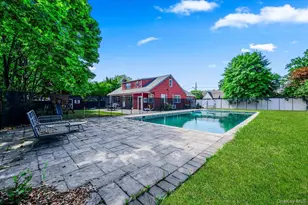 22 Manitton Ct, Islip, NY 11751 - Photo 20