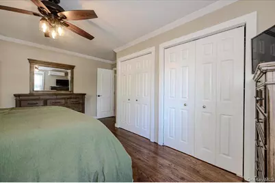 22 Manitton Court, Islip, NY 11751 - Photo 12