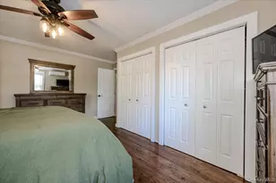 22 Manitton Ct, Islip, NY 11751 - Photo 12