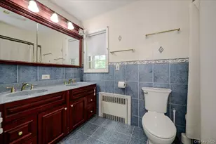 22 Manitton Ct, Islip, NY 11751 - Photo 14
