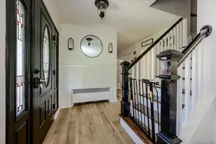 22 Manitton Ct, Islip, NY 11751 - Photo 2
