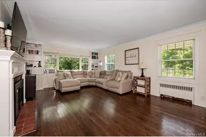 22 Manitton Court, Islip, NY 11751 - Photo 4