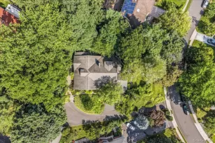 18 Crescent Rd, Great Neck, NY 11021 - Photo 2