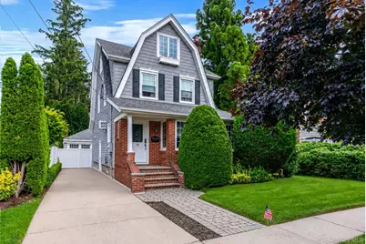 34 Drake Street, Malverne, NY 11565 - Photo 2